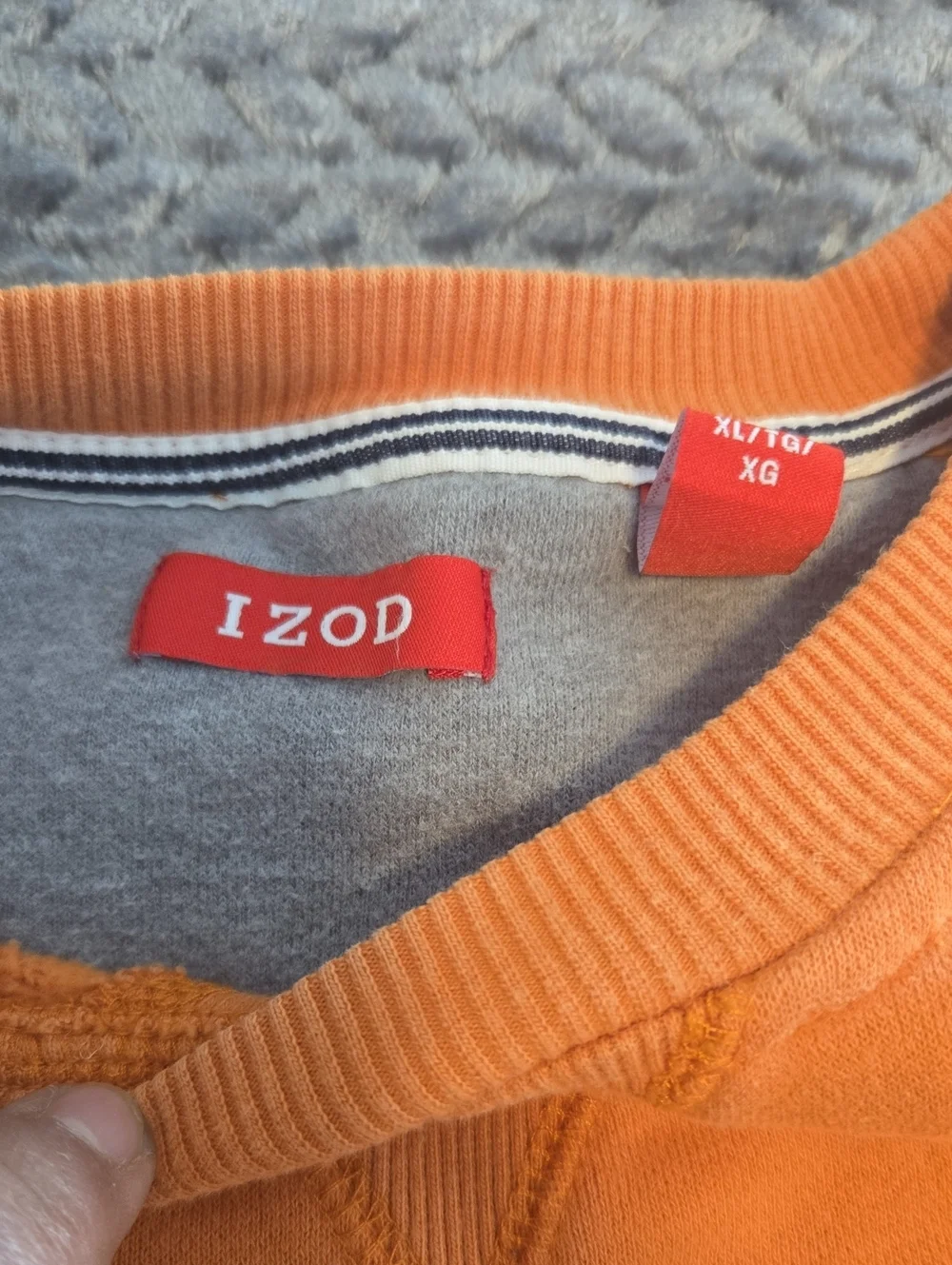 IZOD Men’s XL Orange Crewneck Sweatshirt Pullover Embroidered Logo